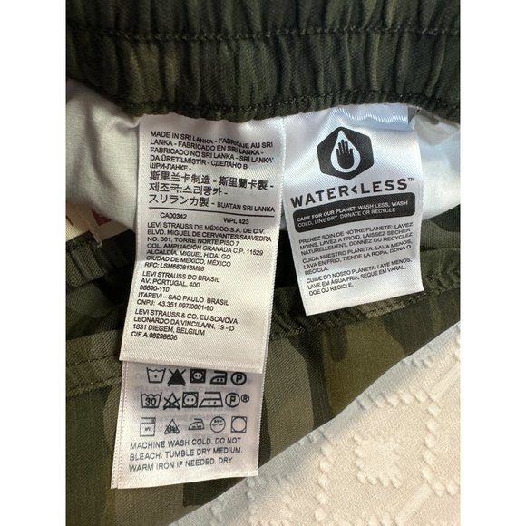 NWT Levi's Green Camo Joggers Large - Picture 8 of 9